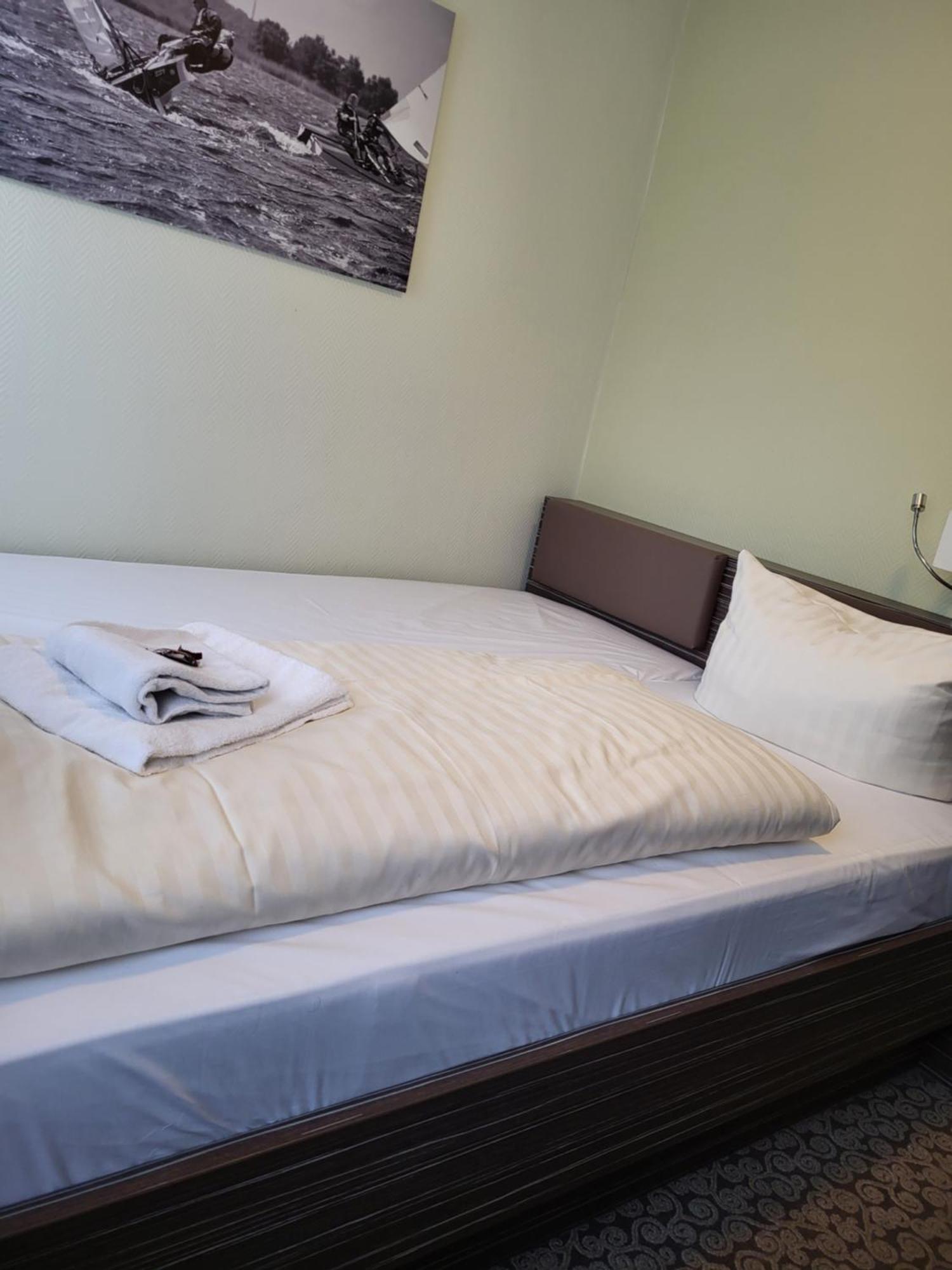 Hotel Bootshaus Bedekaspel Esterno foto